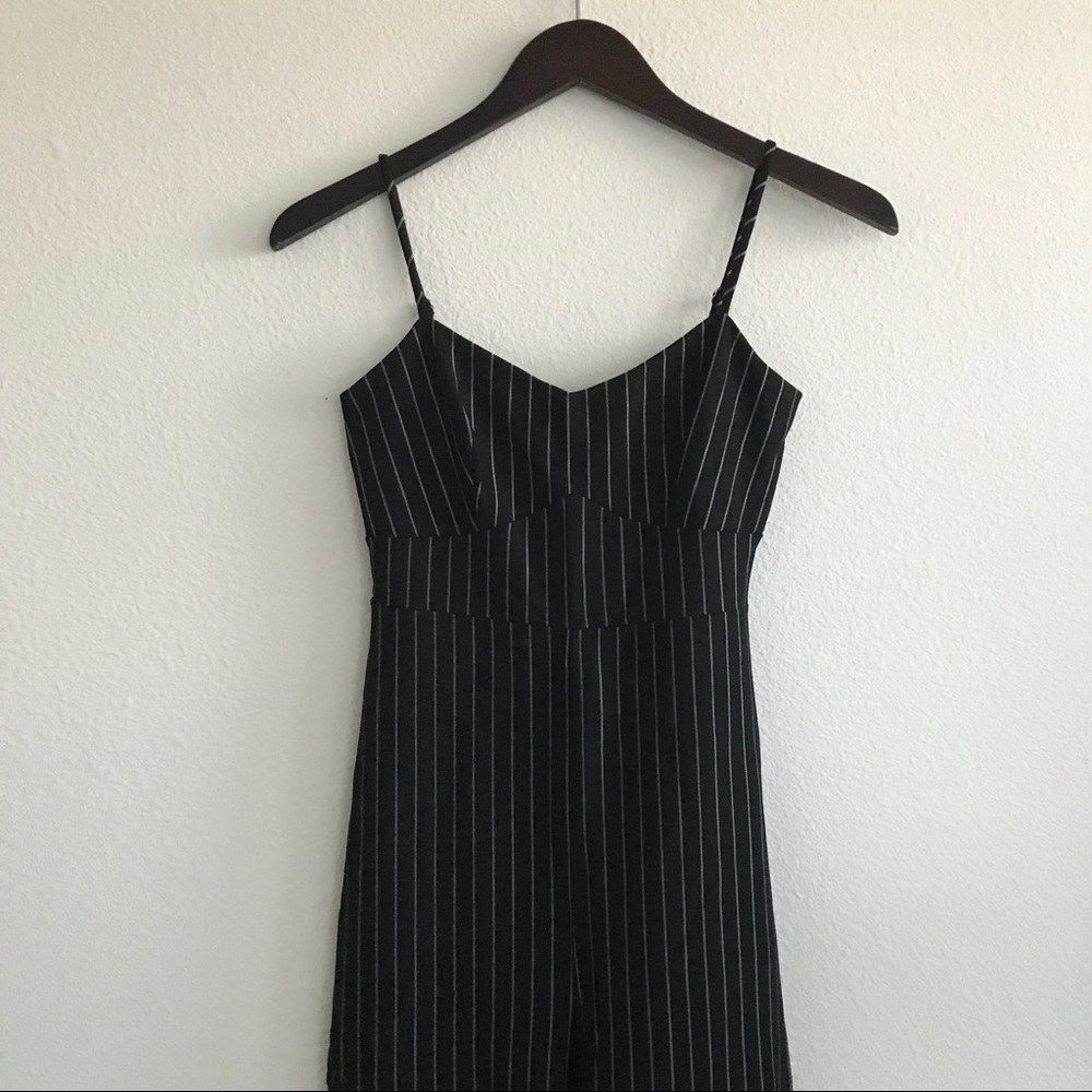 LAST1️⃣//BLACK PINSTRIPED JUMPSUIT - Picture 6 of 8